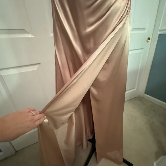 David's Bridal Galina Signature Charmeuse Draped One-Shoulder Dress - Picture 7 of 9